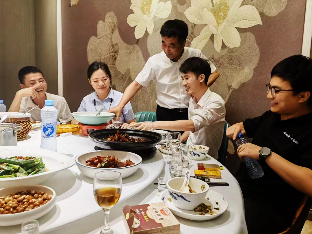 白酒夜飲，前程似錦